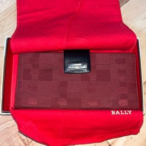 Bally original woman’s wallet - excellent condition. Rare.